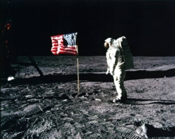¿Por qué la bandera flamea?